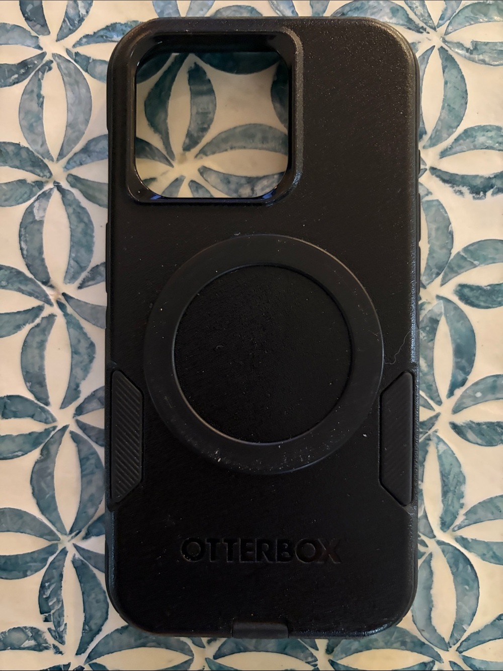 15 pro iPhone OtterBox Black Protective Phone Case w/magnetic back